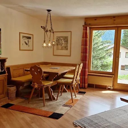 شقة Chesa Bellaval, Haus Leivra 2 1 2-zimmerwohnung سيلفابلانا